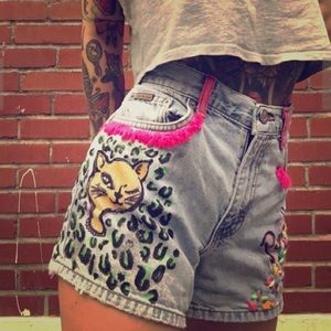 Sz 5 high rise Calvin Klein custom graffiti shorts